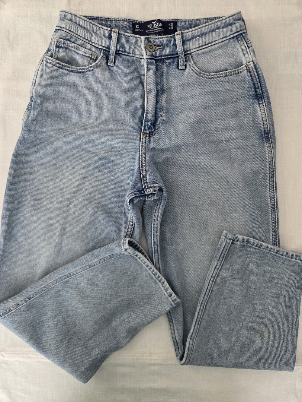 Hollister Curvy High Rise Mom Jeans Washed Light Blue
